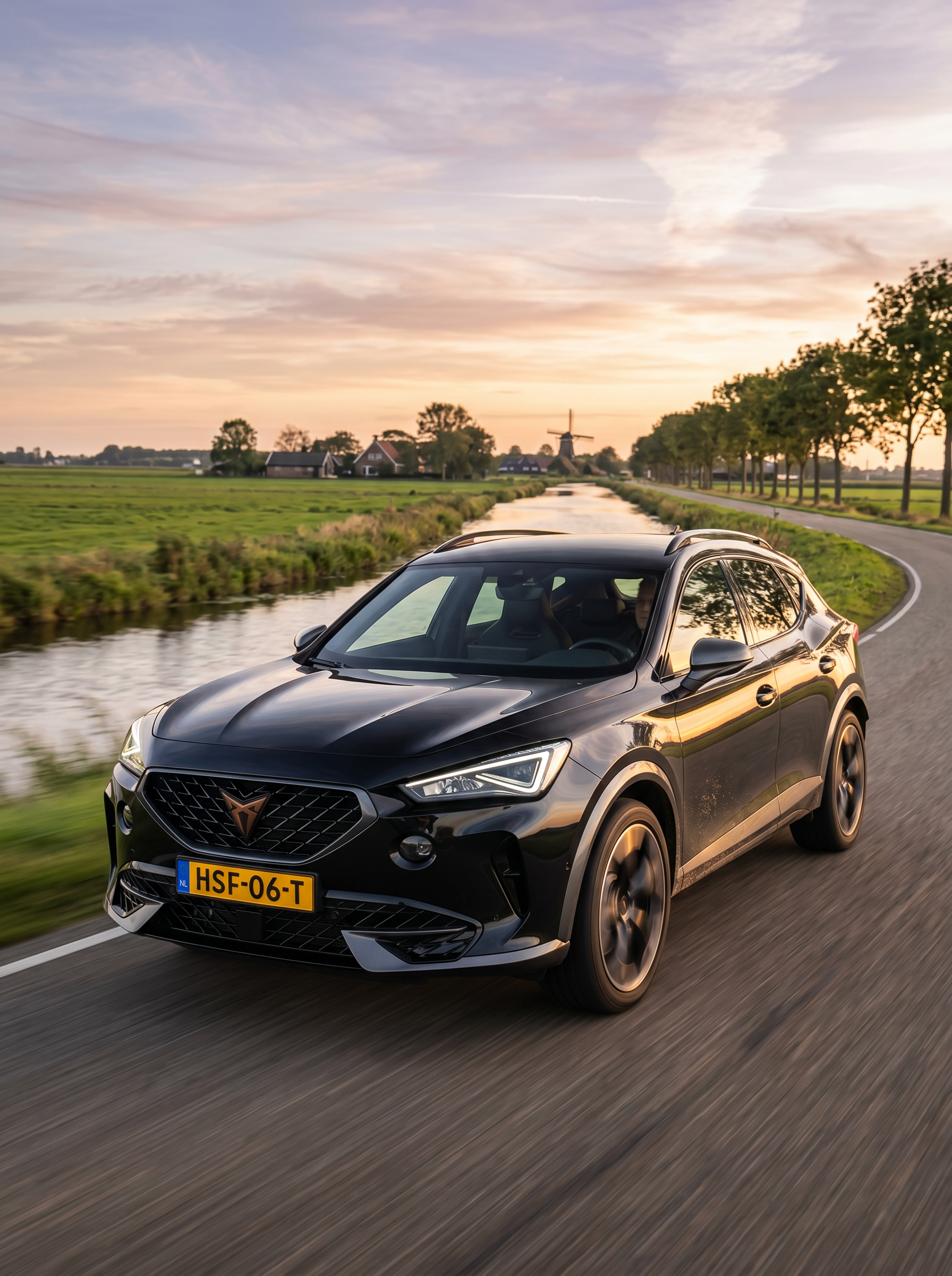 Cupra Formentor rijdend in Zoetermeer